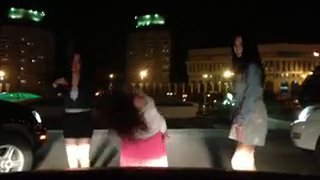Казашка отжигает в свете фар